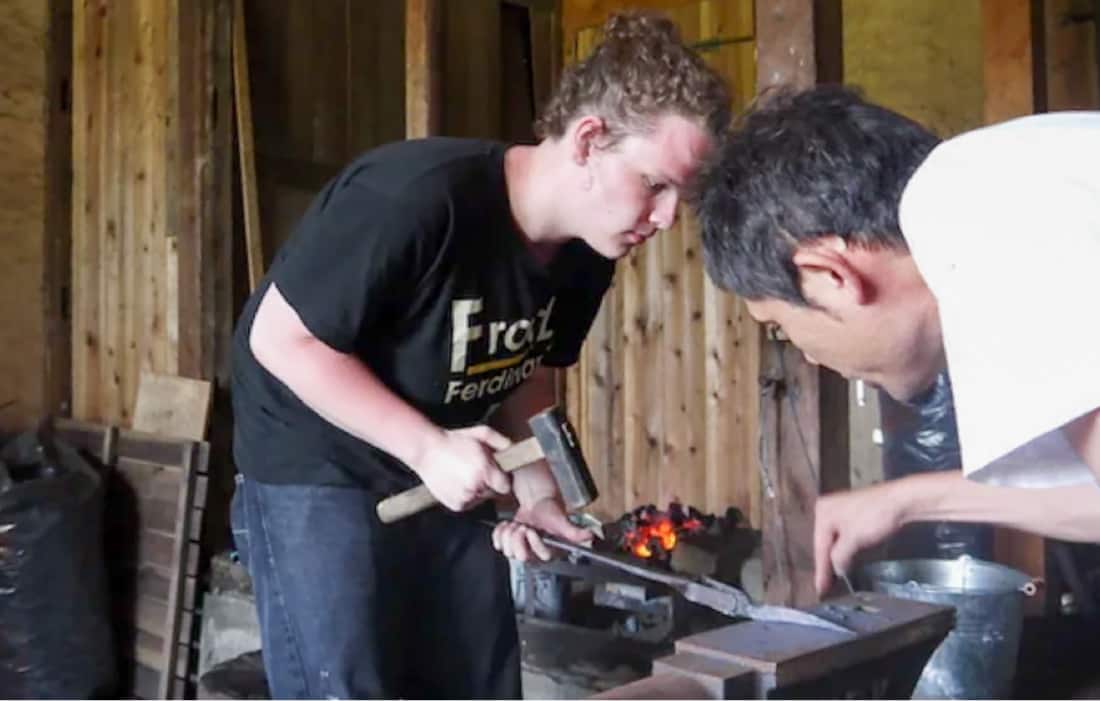 鍛冶屋体験の様子