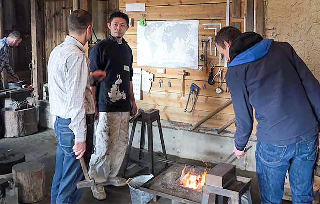 鍛冶屋体験の様子