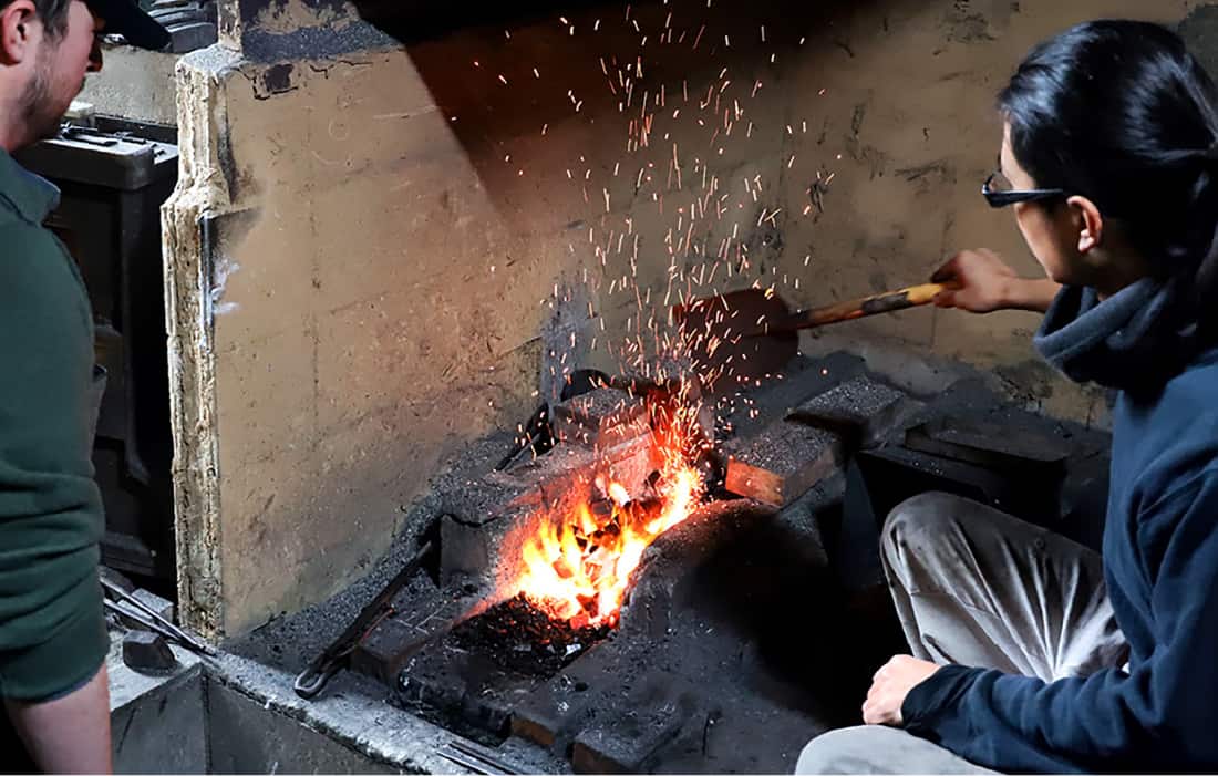 鍛冶屋体験の様子